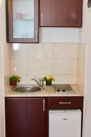 Гостевой дом Nir Apartments Budva Будва Номер-студио с террасой-14